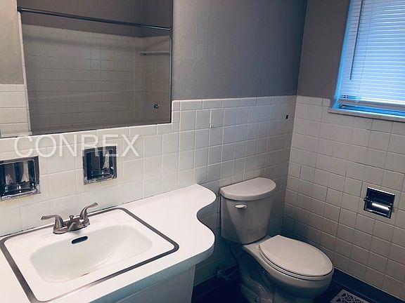 3rd image of 305 E Eppington Dr