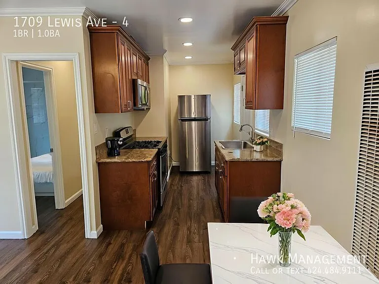 1709 Lewis Ave #4 — Photo 3