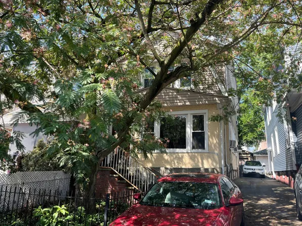 724 E 46th St, Brooklyn, NY 11203