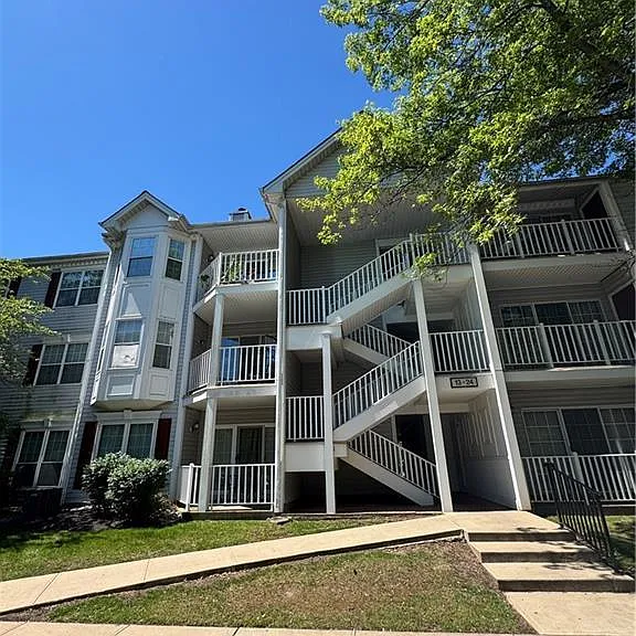 7 Sheffield Ct — Photo 1