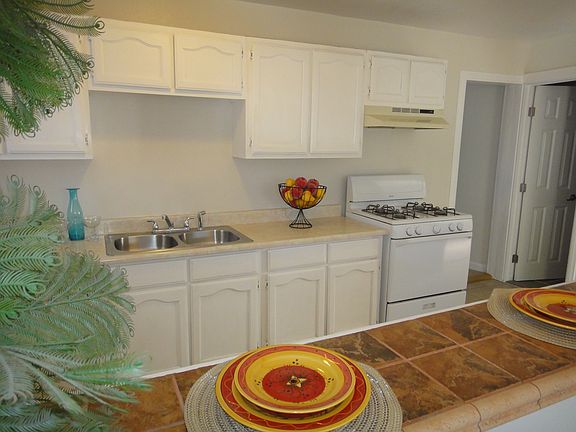 3rd image of 742 W Summerland Pl