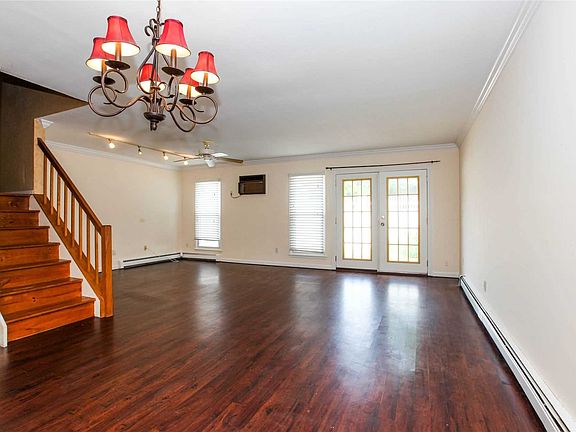 5th image of 3 Farragut Ct