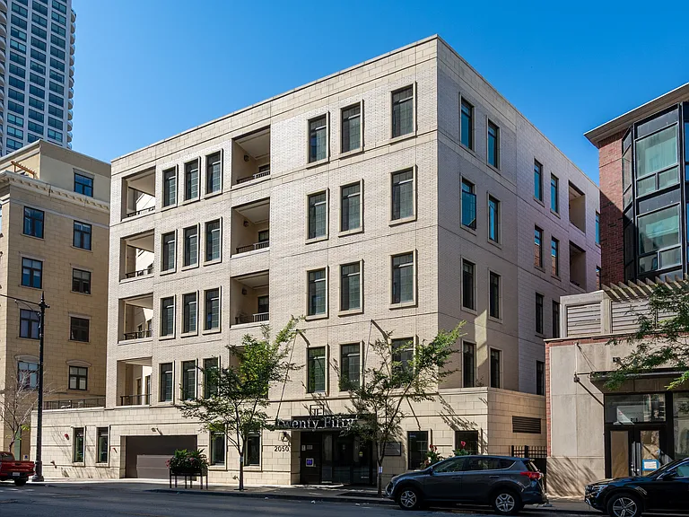 HIGHPOINT Lincoln Park on Clark — Photo 2