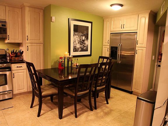 5th image of 239 N Mayflower Ave #2