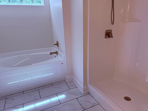 5th image of 73 Hickory St