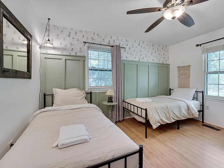 409 Northclift Dr — Photo 10