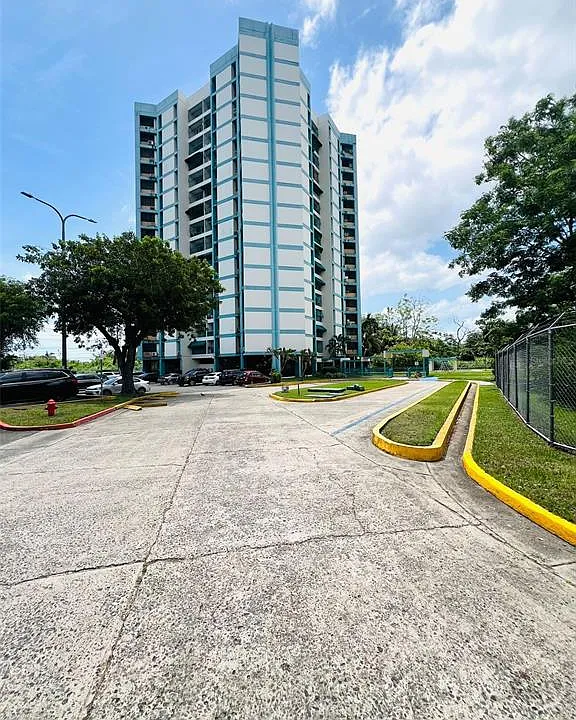 PR-848 Cond. Torres De Carolina #403