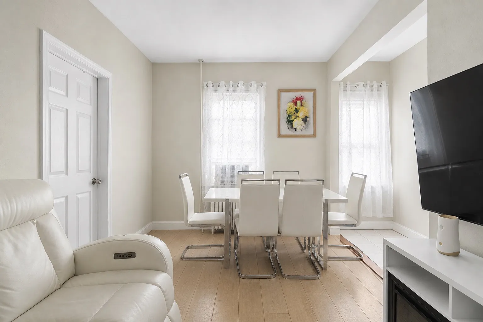 3 bed, 1200 sqft, $2,700 — Photo 2