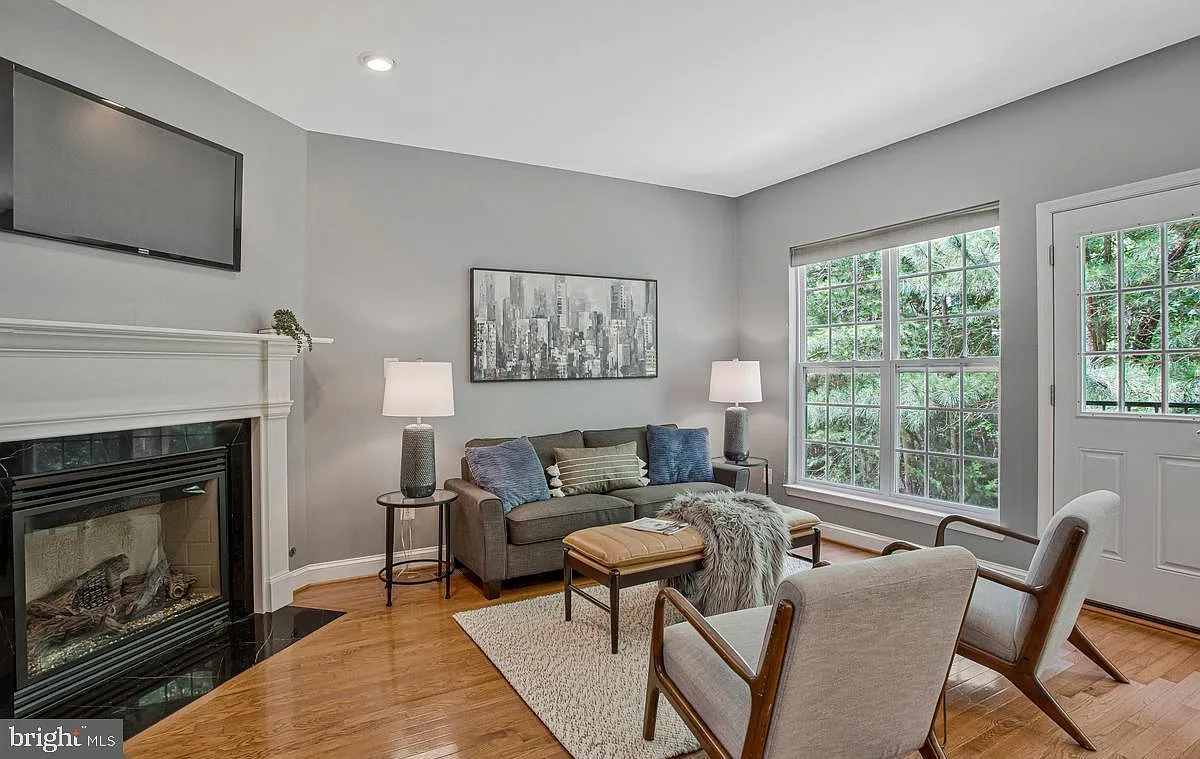 3 bed, 3.5 bath, 3059 sqft, $2,600 — Photo 4