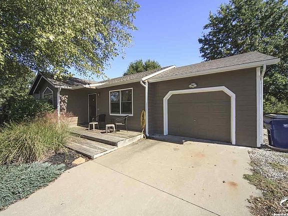 1606  Cedar St. Eudora, KS listing photo #2