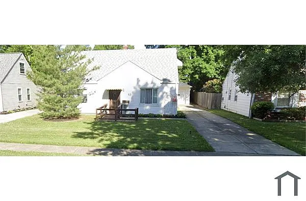 23335 Williams Ave photo 1