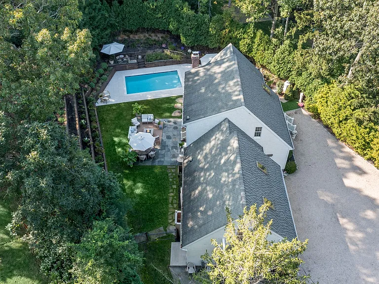 2421 Noyac Rd — Photo 46