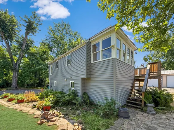 99 Main St, New Brighton, PA 15066