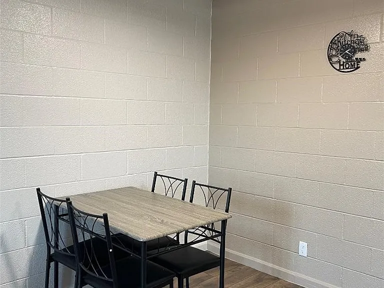 615 S Royal Crest Cir #22 — Photo 7