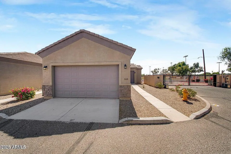 3 bed, 2.0 bath, 1350 sqft, $1,900 — Photo 2