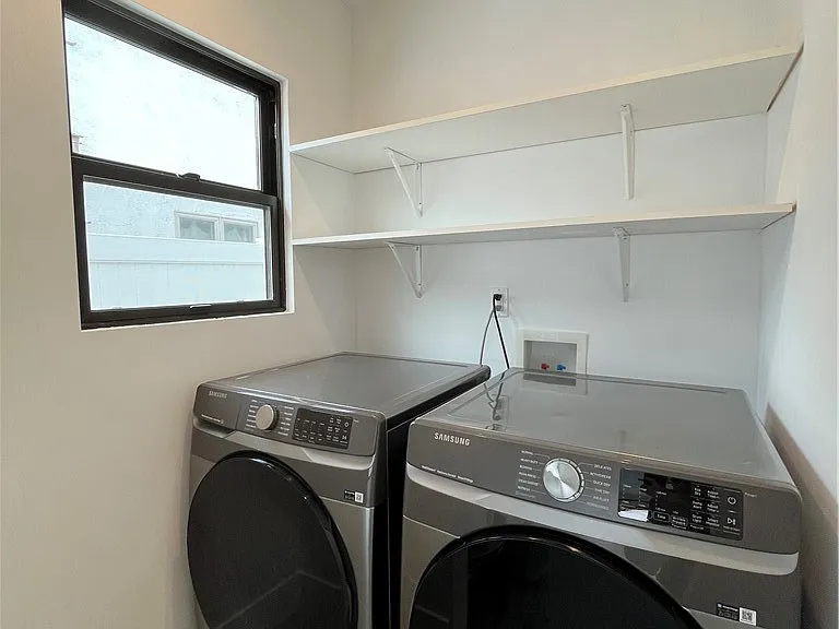 5735 Saloma Ave — Photo 18