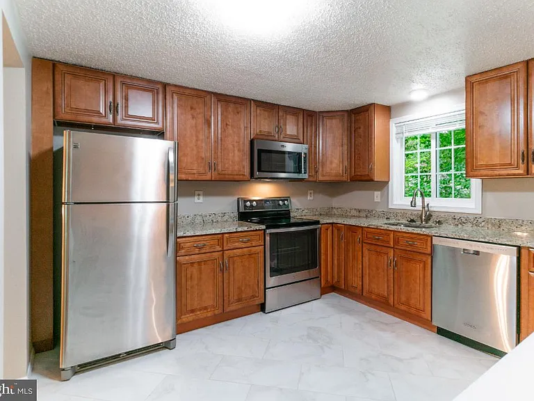 5906 Oak Leather Dr — Photo 9
