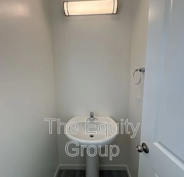 733 S Pinkham #101 — Photo 4