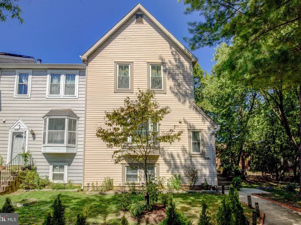 3328 Major Denton Dr, Beltsville, MD 20705