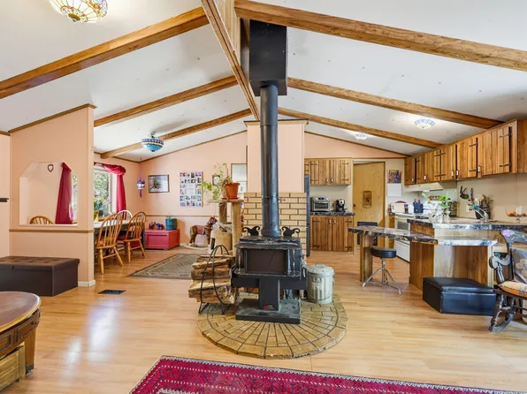 887 Three Pines Rd, Grants Pass, OR 97526