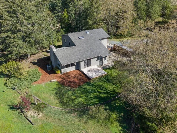 697 E Intervale Rd, Grants Pass, OR 97527