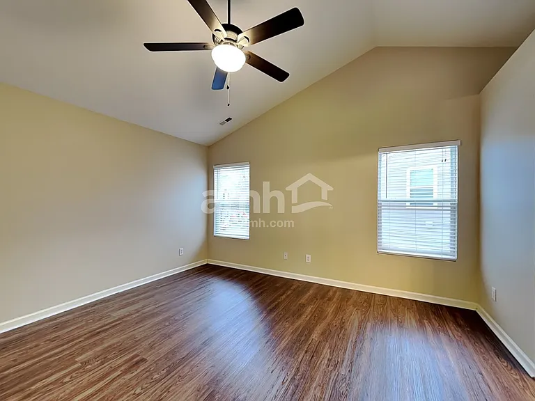 412 Galesburg Dr — Photo 9