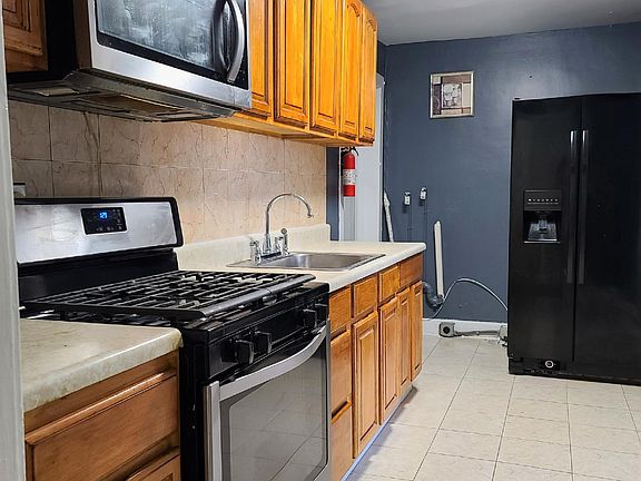 3rd image of 139 Sickles Ave Floor 1