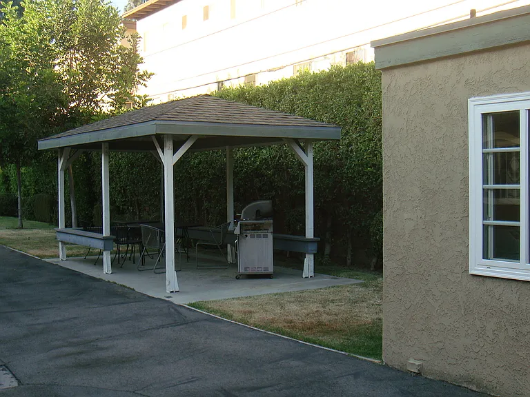 560 W Duarte Rd #B — Photo 3