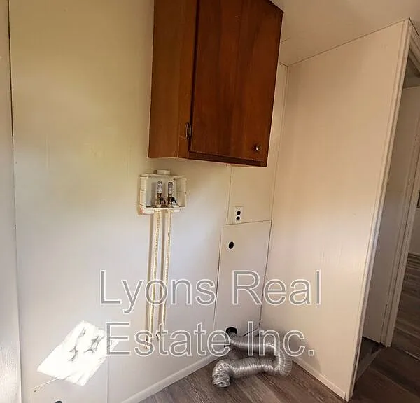 8385 Nault Rd — Photo 8