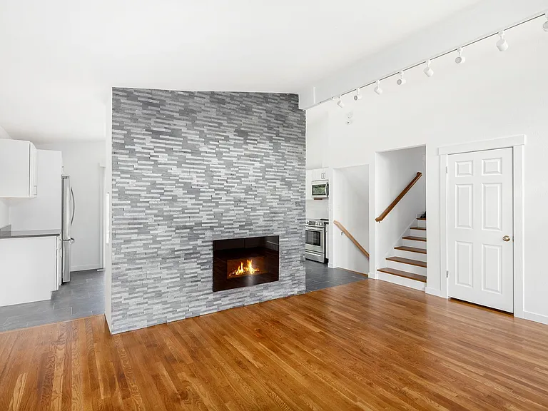 15666 SE 9th St — Photo 2