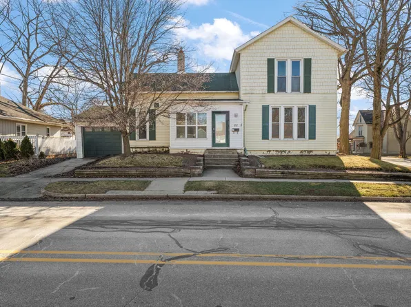 557 Chicago St, Valparaiso, IN 46385