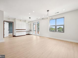 900 11th St SE UNIT 309, Washington, DC 20003