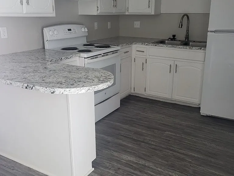 1704 Warren Dr — Photo 10