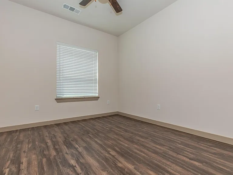 1900 W Dove Ave — Photo 22