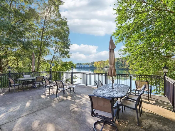 N51W34861 Wisconsin AVENUE #2117, Okauchee, WI 53069