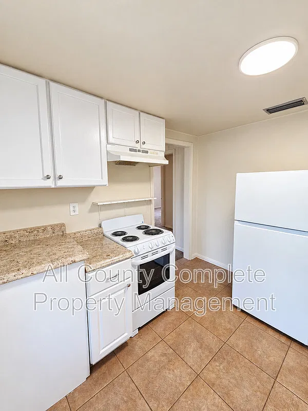 2 bed, 1.0 bath, 572 sqft, $1,095 — Photo 3