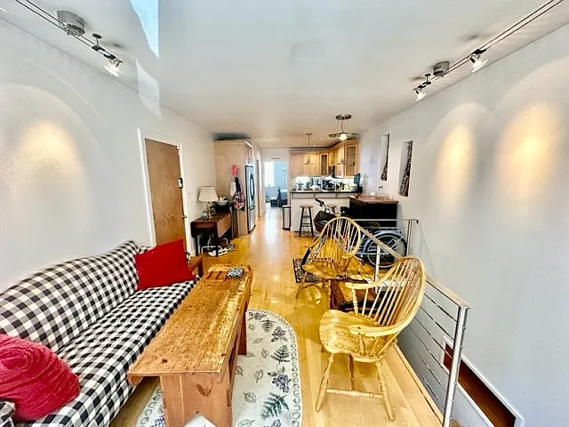 2 bed, 1116 sqft, $4,950 — Photo 2