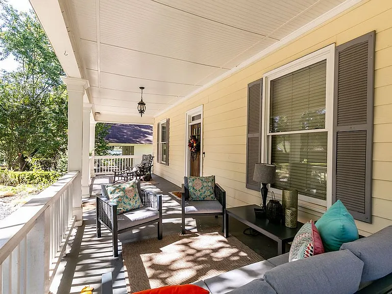 1084 Sanders Ave SE — Photo 4
