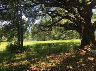 6527 Foxfire Rd, Wadmalaw Island, SC 29487