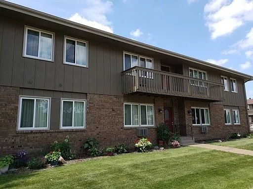 Richard Arms Apartments — Photo 1