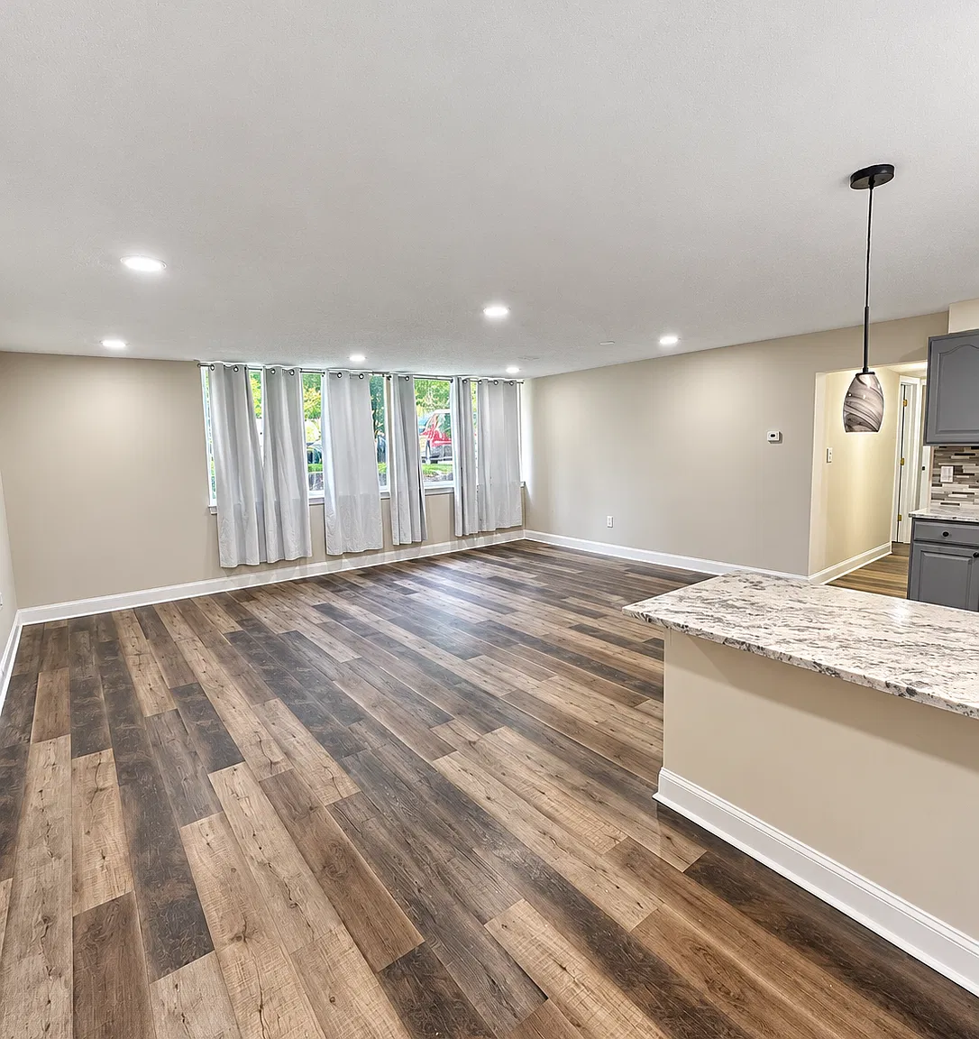 3 bed, 1300 sqft, $2,300 — Photo 2