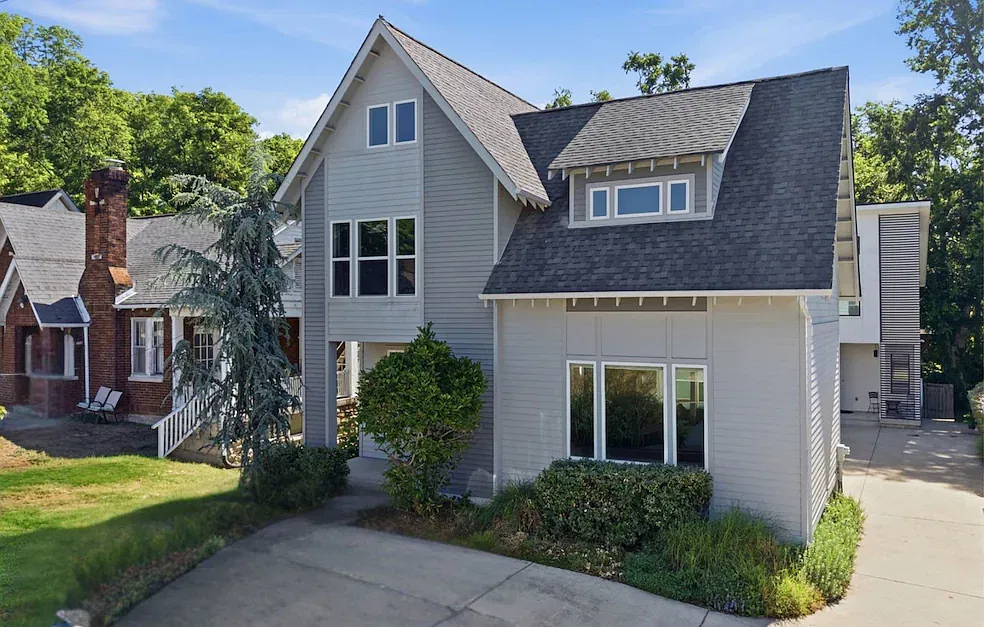 3 bed, 2.5 bath, 2000 sqft, $3,950 — Photo 1