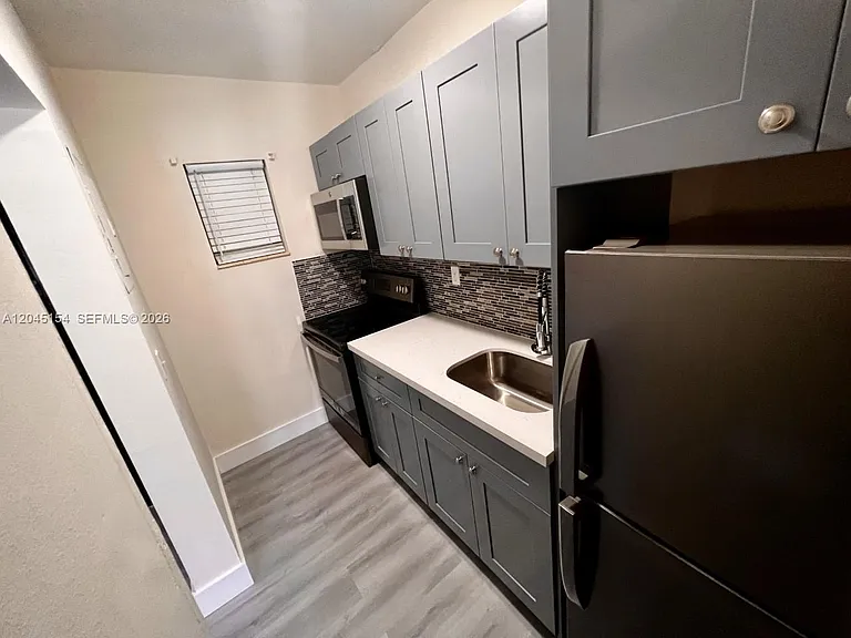 218 Santillane Ave #11 — Photo 5