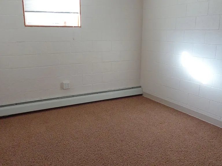 Crestwood Apartments — Photo 30