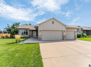 3120 S Groveland Dr, Sioux Falls, SD 57110