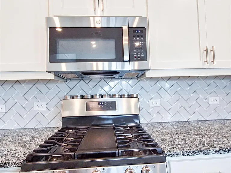 12716 Bloomington Dr — Photo 7