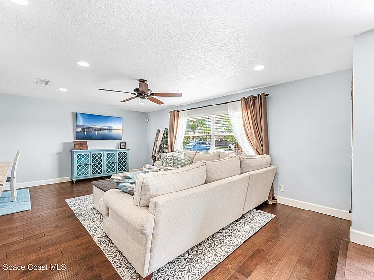 113 Las Palmas — Photo 9