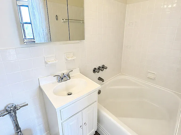 1902 Beverley Rd #5C — Photo 4