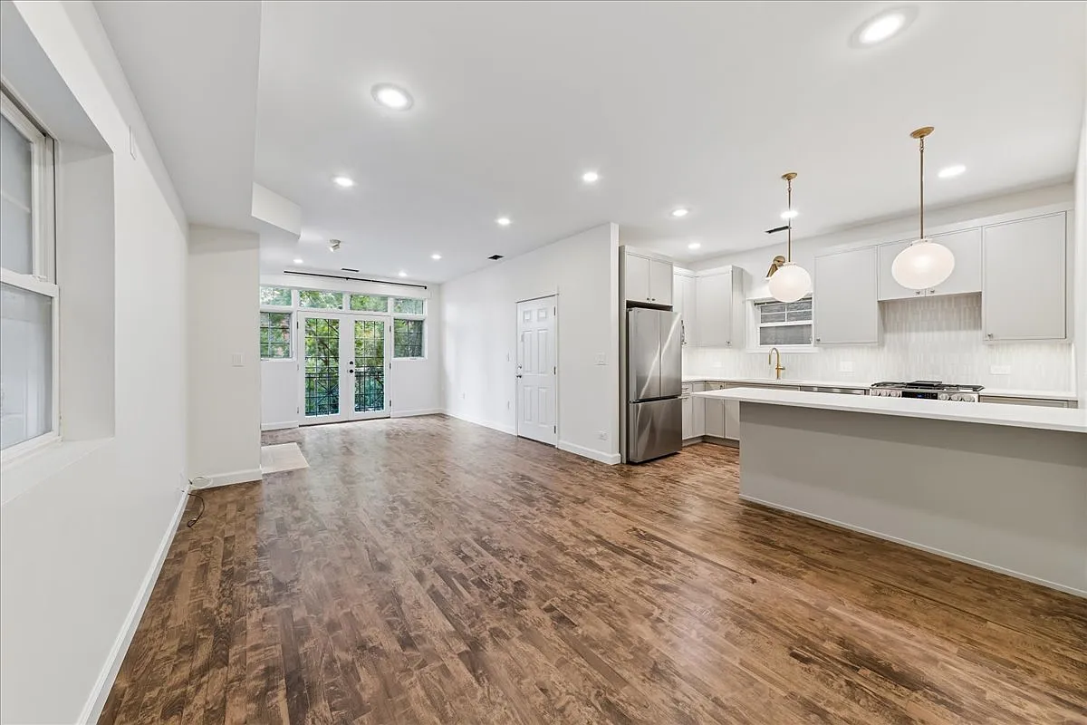 3 bed, 1600 sqft, $4,950 — Photo 2