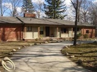 26814 W Forteen Mile Rd, Bloomfield Hills, MI 48301